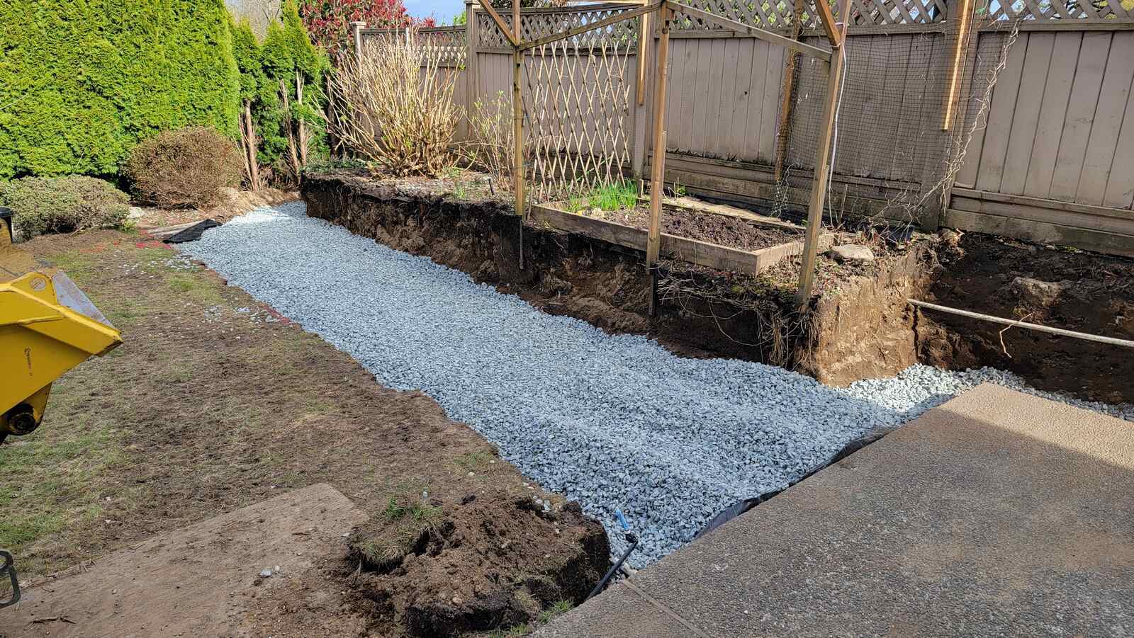 6_retaining-wall-project-back40-landscaping-burnaby-bc-gravel-base-layer-installed-for-stability